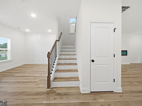 4th image of 431 Windy Ln
