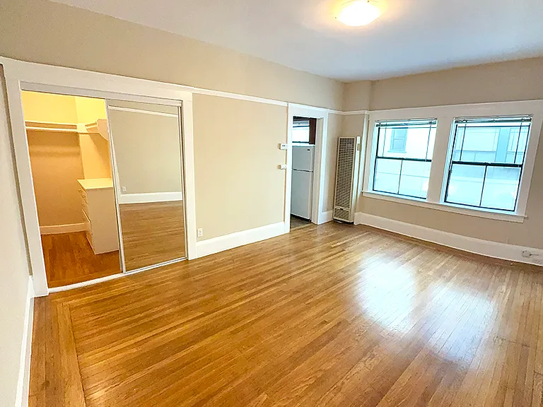 California Apartments — Photo 7