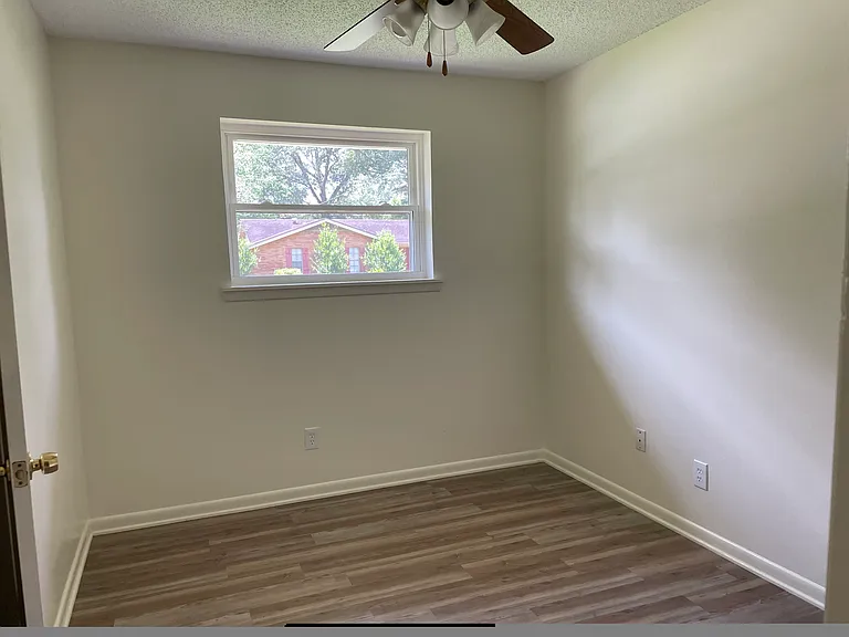 1417 Lafayette Ln — Photo 5