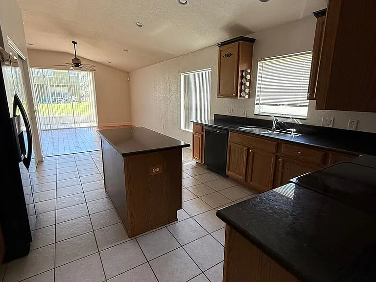 4095 SW 51st Ct — Photo 4