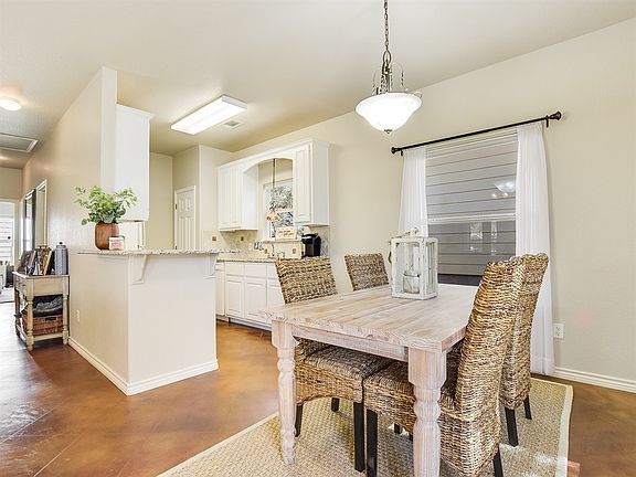 5th image of 401 Robinhood Ln