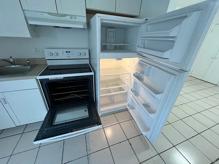 4365 Golden Gate Pkwy #B — Photo 6