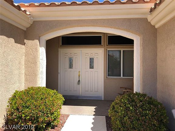 DOUBLE DOOR FRONT ENTRY