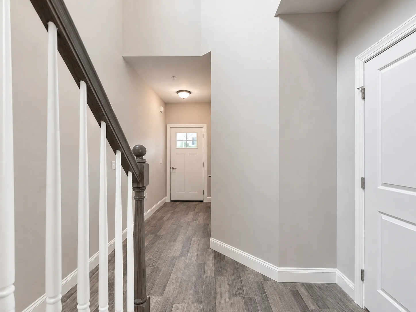 3 bed, 2.5 bath, 1895 sqft, $2,395 — Photo 3