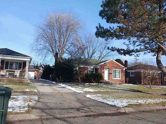 2nd image of 20007 Elizabeth St