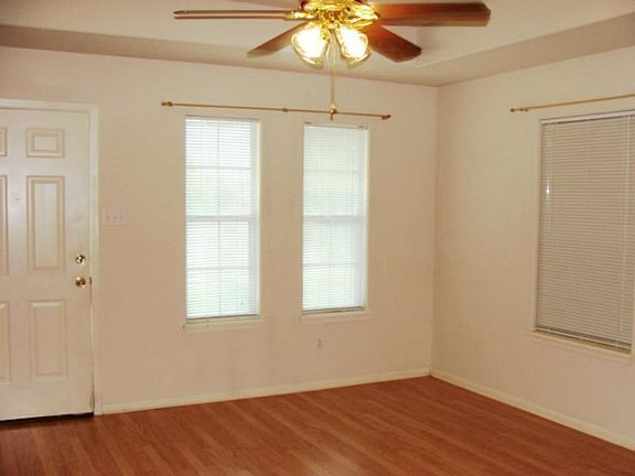 3rd image of 2247 Versailles Dr