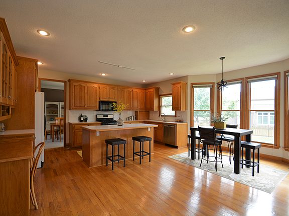 5th image of 12872 Barton St