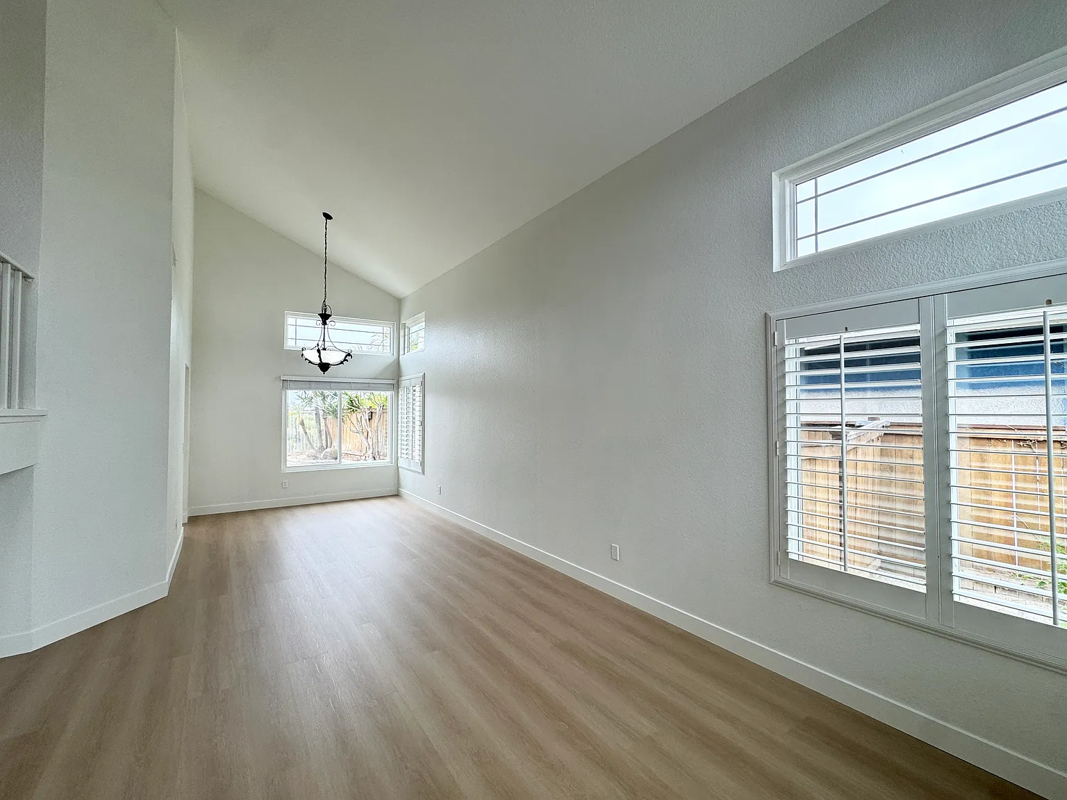 4 bed, 1913 sqft, $5,000 — Photo 2