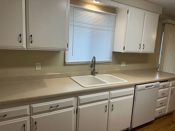 5th image of 1720 Barton St