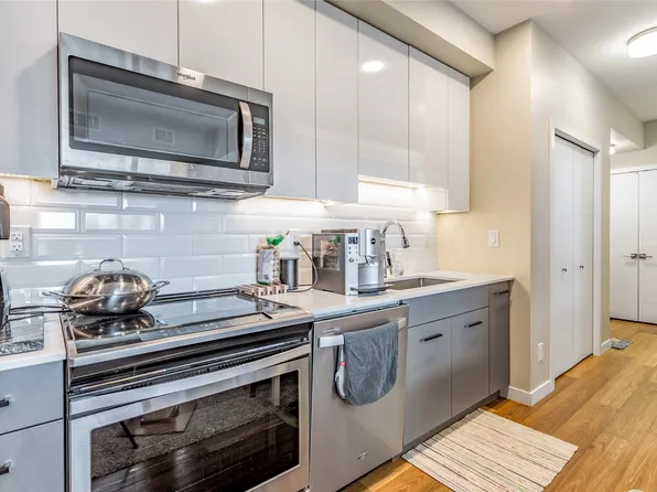 722 Valley Rd #515, Kelowna, BC V1V 0E2