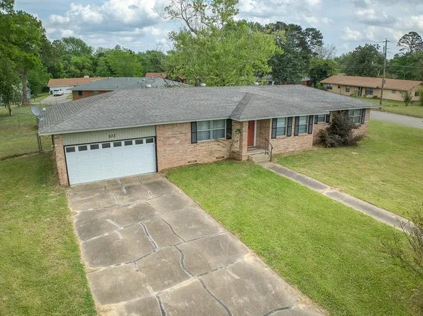 102 Hillcrest Dr, Palestine, TX 75801