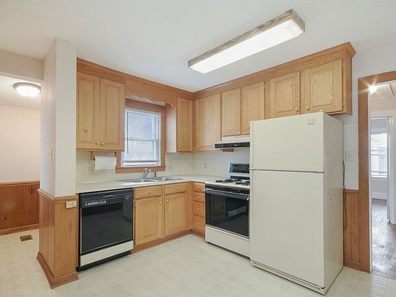 3rd image of 621 N Kelly St