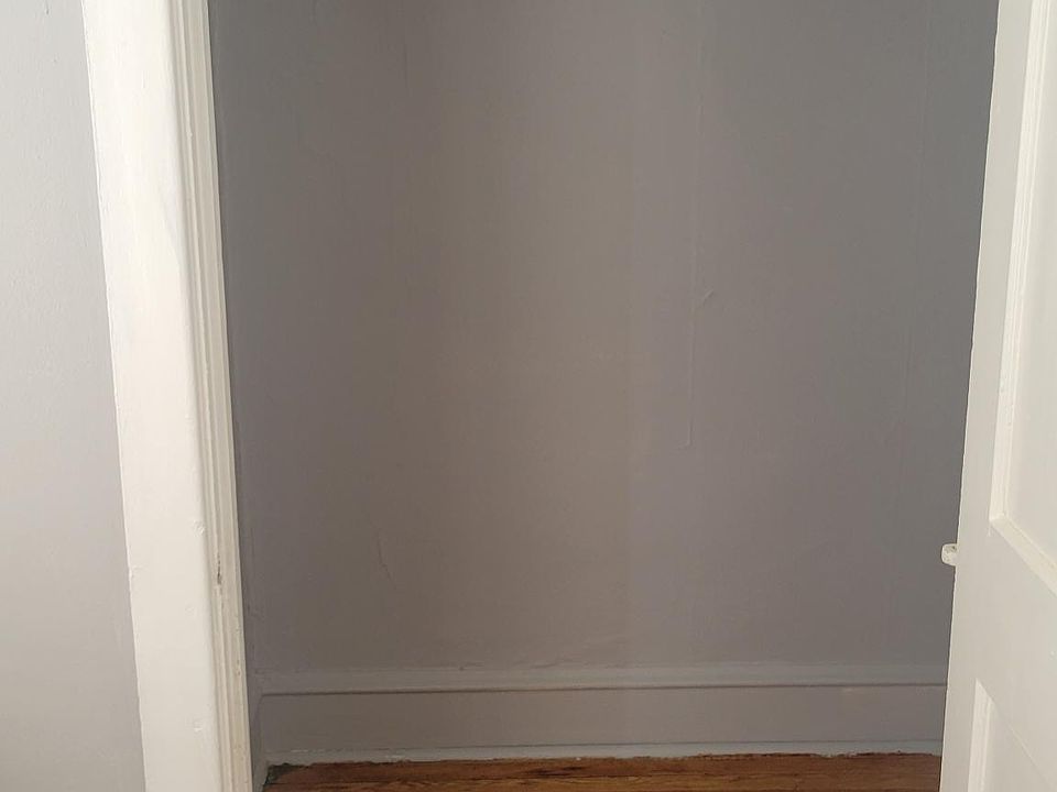 closet bedroom 1