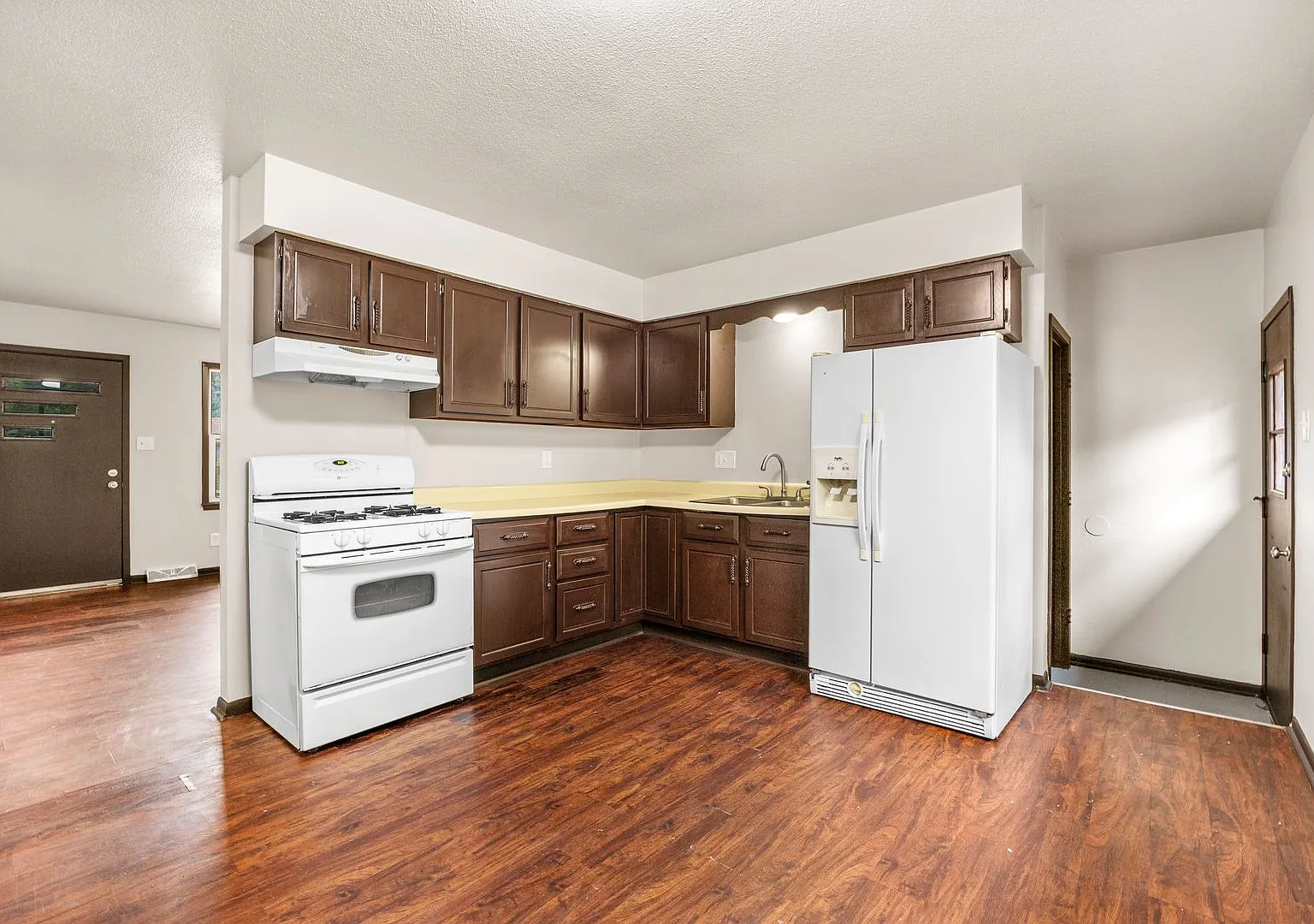 3 Bedroom Ranch - All Remodeled — Photo 2