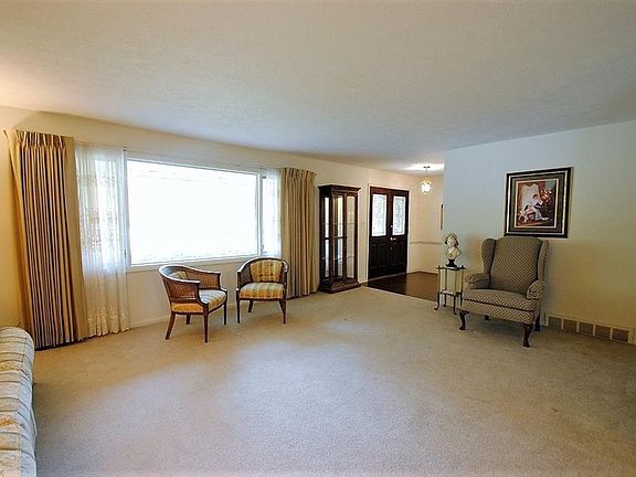 5th image of 31900 Farm Dr