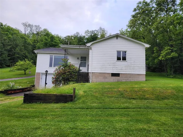 454 4th St S, Smithton, PA 15479