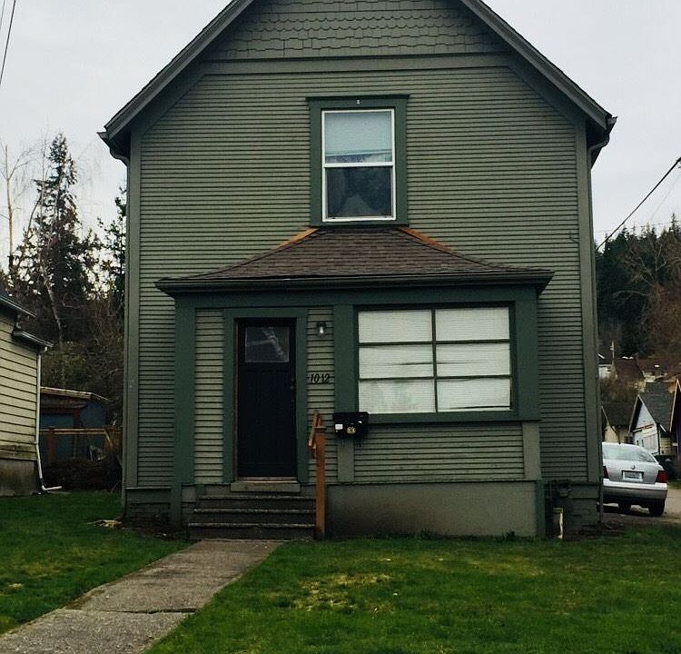 2nd image of 1012 E Maple St
