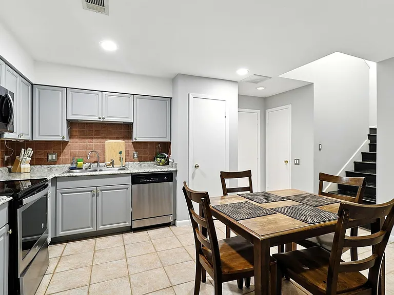 1532 Prairie Grove Dr — Photo 3