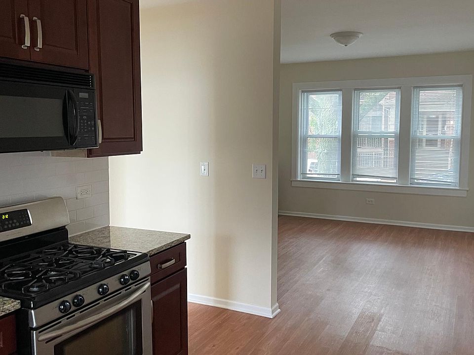 1st image of 3515 N Hamlin Ave #1
