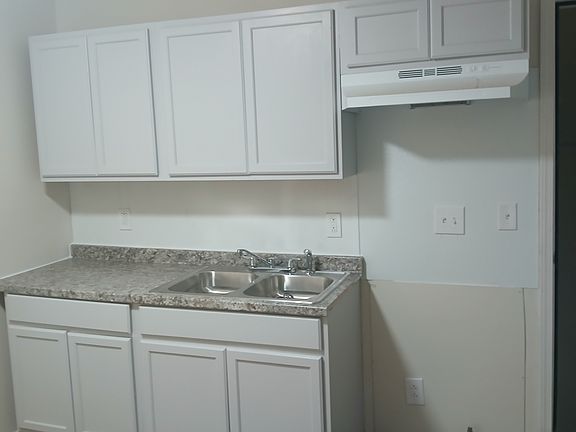 3rd image of 14 Oscar St #Up
