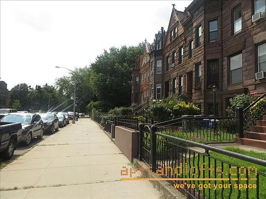 Rented by aptsandlofts.com | media 28