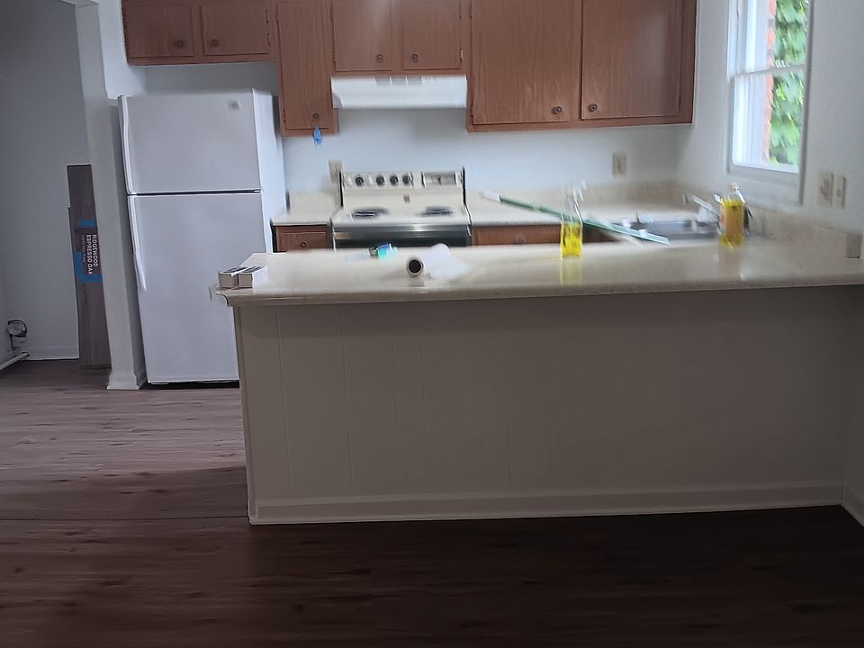 1st image of 218 Valley St