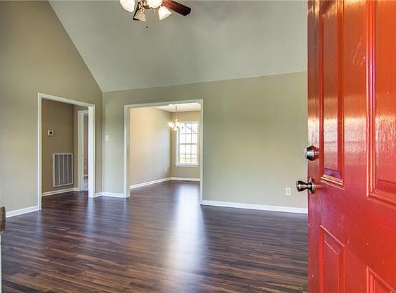 3rd image of 319 Shelby Cir