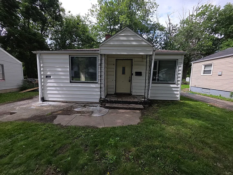2550 E Main St — Photo 3