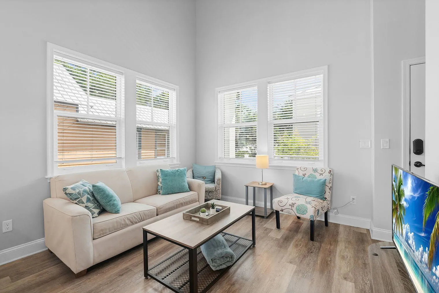 2 bed, 1.0 bath, 1496 sqft, $2,954 — Photo 3