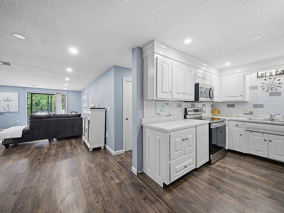 5th image of 307 Amherst St #2