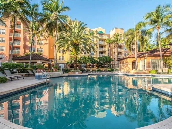 19555 E Country Club Dr, Miami, FL 33180