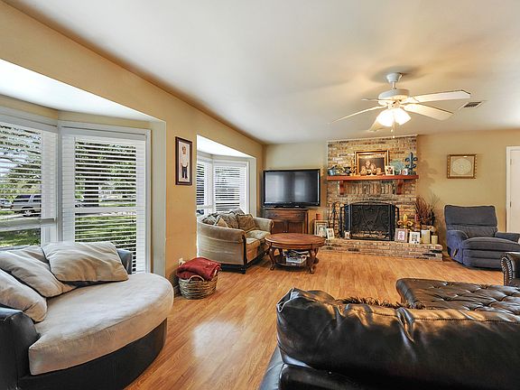 3rd image of 5 Villa Cove Dr