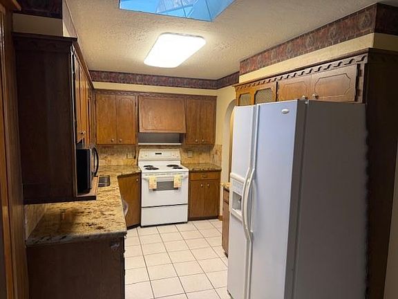 3rd image of 410 W Creek St