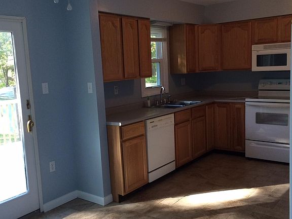 3rd image of 26923 Dogwood Ln