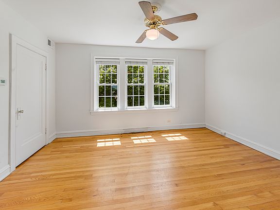 5th image of 3048 W Cornelia Ave #2