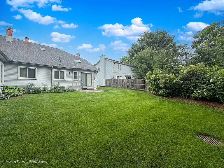69 N Lambert Rd — Photo 4