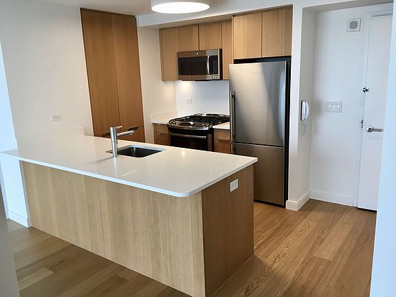 4th image of 625 W 57th St APT 1915