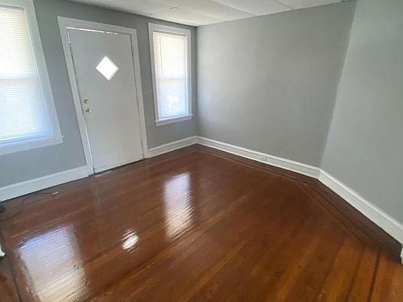 2nd image of 5205 Glenloch St