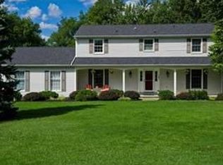 141 Stonehenge Dr, Orchard Park, NY 14127