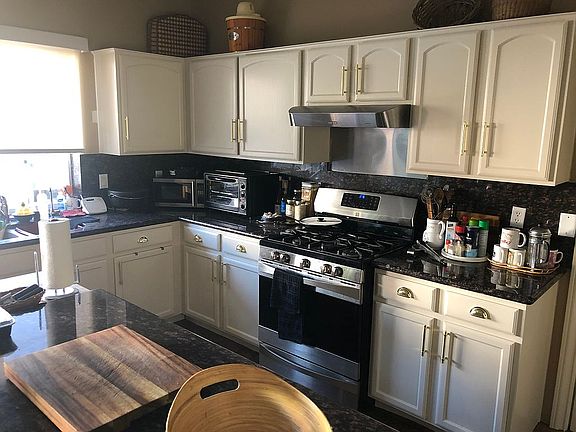 3rd image of 3404 Bedfordshire Pl
