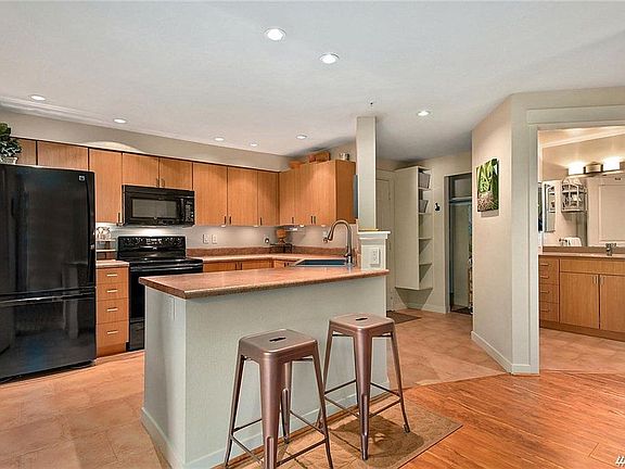 5th image of 7711 NE 175th St Unit E101