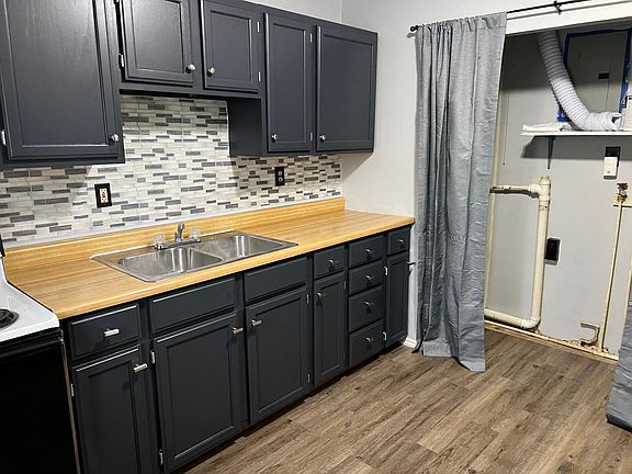 2nd image of 374 Sherman St #374