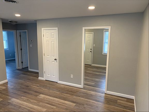5th image of 1214 Davis St