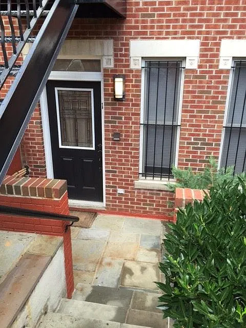 2 bed, 2.5 bath, 1200 sqft, $3,700 — Photo 2