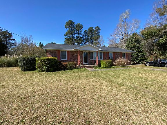 2nd image of 733 NE Bramble Ln