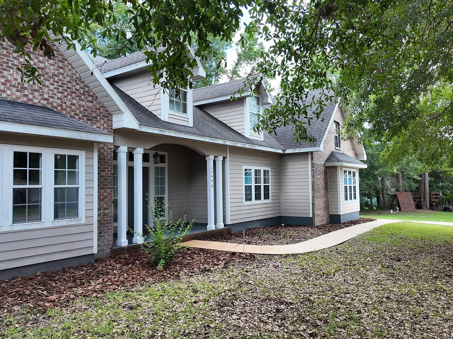 5 bed, 3.0 bath, 2450 sqft, $3,800 — Photo 4
