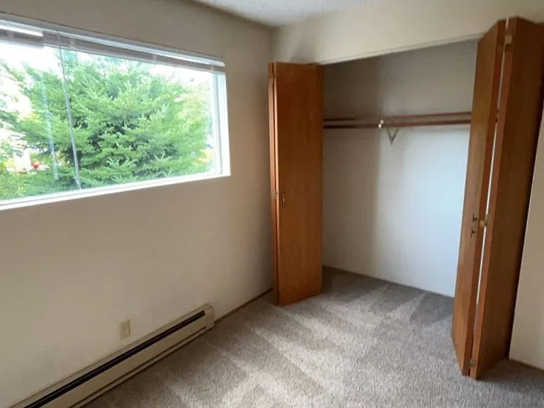 2100 Eldridge Ave — Photo 8