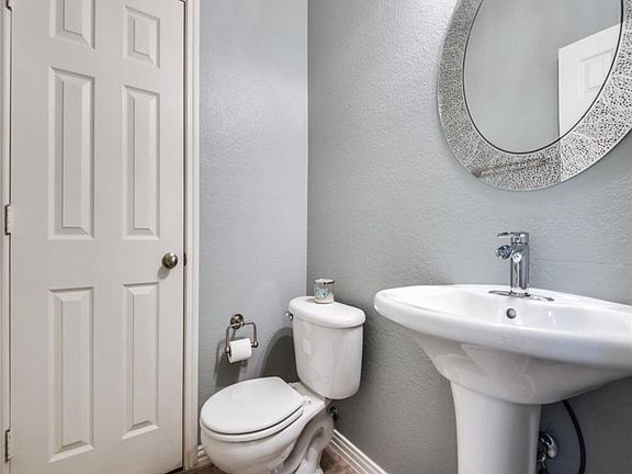 5th image of 9205 Indian Knoll Dr