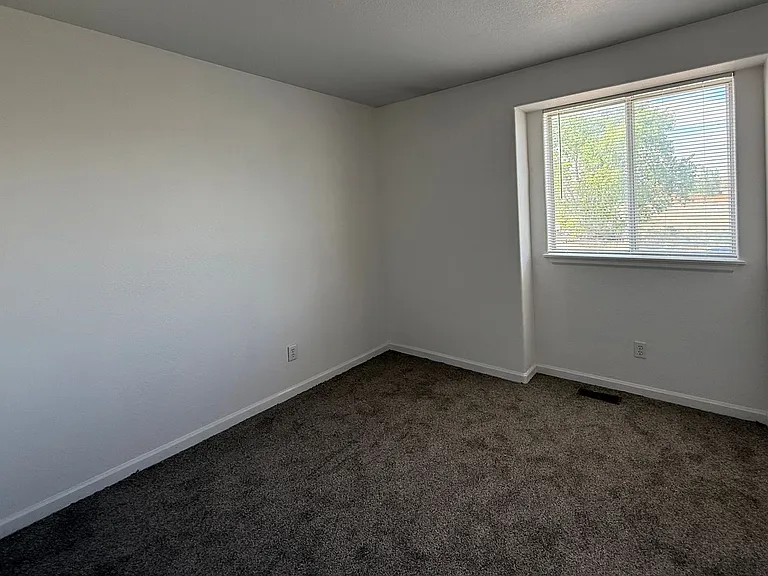 Elbow Dr W 228-230 — Photo 17