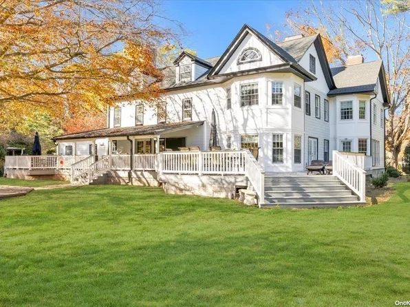 4 Pinewood Road, Old Westbury, NY 11568